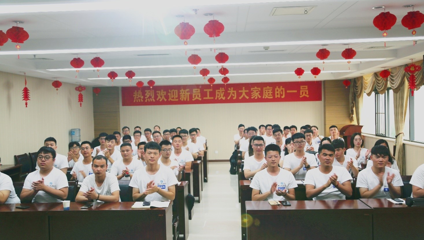 為夢(mèng)想揚帆起航，向未來(lái)戮力前行